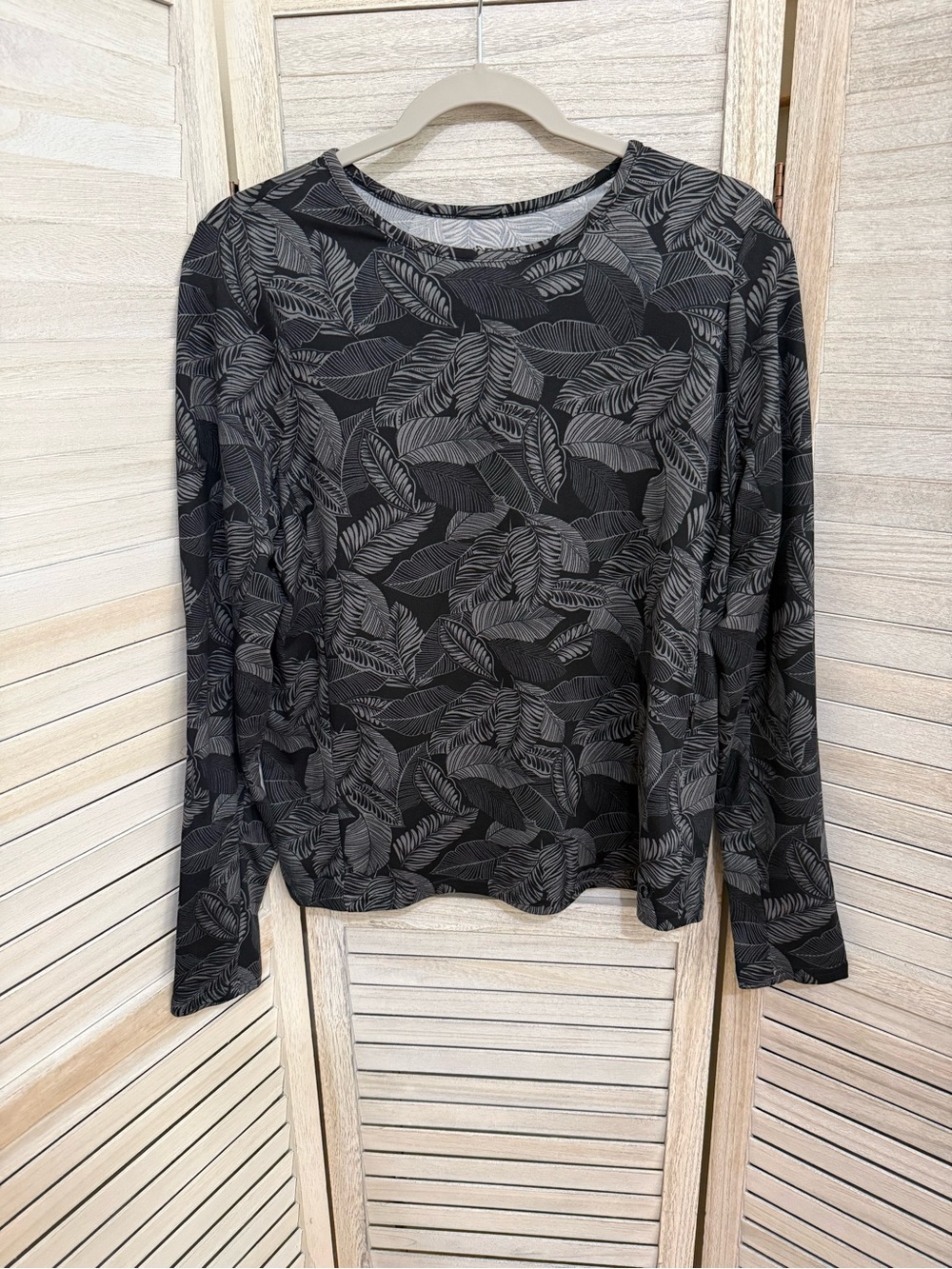 Hang Ten Black Long Sleeve Leaf-Print Tee - Picture 1 of 5